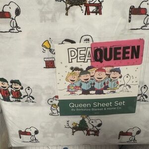 Peanuts Christmas Caroling Queen Sheet Set